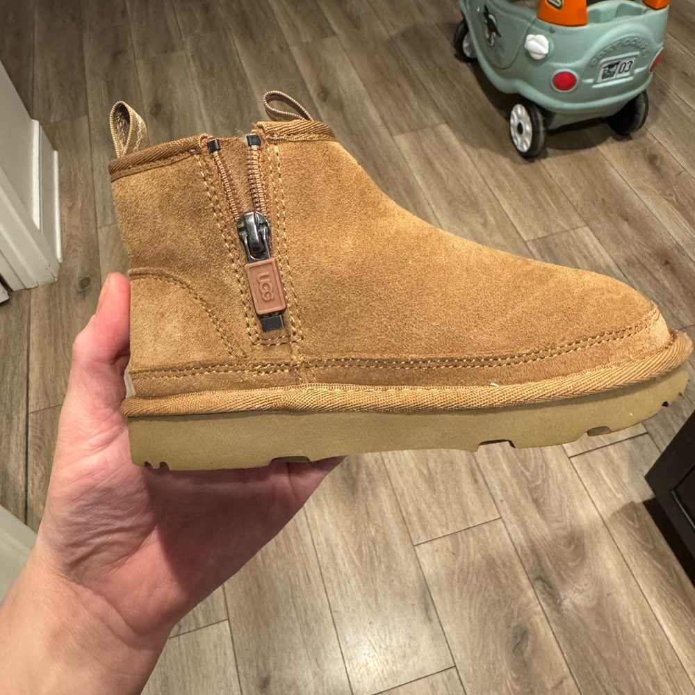 UGG® Neumel Chelsea Boot - Little Kid / Big Kid - Chestnut